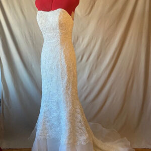 cheap/gorgeous preowned wedding dress designed by david bridal/ heart neckline